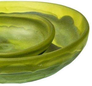 Bol à salade traditionnel en résine artisanale avec design tourbillon vert Bol d'art unique pour la décoration intérieure côtière et la présentation élégante - Product Image 4