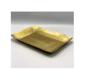 En yüksek kalite altın kaplama dikdörtgen şekli pirinç dövülmüş tasarım hizmet tepsi ev kullanımı için tepsi