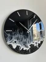Prepara un molde: Este puede ser un molde redondo o cualquier forma que desees para el reloj.