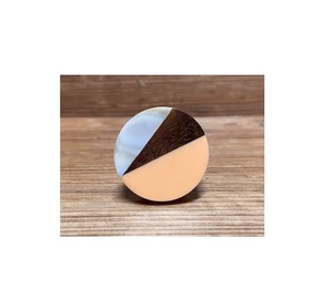 Perilla de resina de madera con diseño personalizado para perilla de puerta de casa, precio barato, perilla de alta calidad, uso de puerta, Fabricante Mayorista - Product Image 5