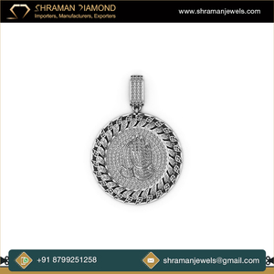 Colgante de Manos en Oración con Diamantes Cultivados en Laboratorio, Plata 925 Chapada en Oro, DEF VVS VS, Joyería Unisex, Amuleto Religioso con Incrustaciones de Diamantes - Product Image 2