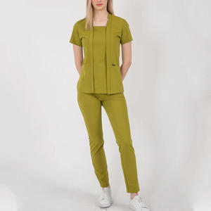 Tenues d'hôpital personnalisées tendance : ensembles de blouses et pantalons de jogging confortables pour infirmières, en tissu jersey – Collections de blouses tendance par HI 2026 - Product Image 2