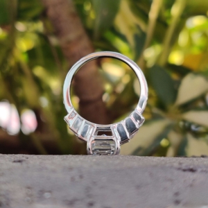 Jolie Moissanite Vvs Emerald Cut Diamond 10kt Solid Gold Bagues pour femmes Cadeau pour elle - Product Image 3