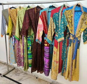 Hippie bohème Satin Kimono belle Boho cloche manches Robe en soie recyclée été demoiselle d'honneur Robe Patchwork Design - Product Image 5