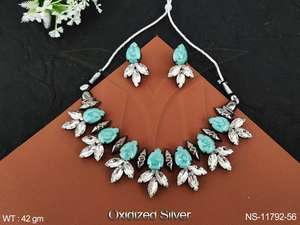 Ensemble de colliers de soirée en argent oxydé de Style fantaisie - Product Image 2