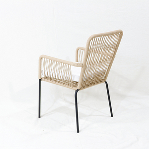 Artex Dong เก้าอี้เหล็กทอเชือกสีดำพร้อมเบาะโพลีเอสเตอร์และที่เท้าแขนสำหรับที่นั่งกลางแจ้งในร่ม - Product Image 1