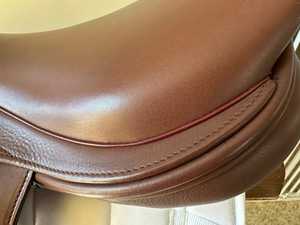 Sillín inglés de cuero hecho a mano, sillín de salto y doma personalizado, cómodo, equitación y carreras - Product Image 2