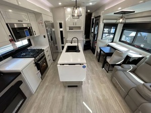 Proveedor Verificado de Autocaravanas Usadas Ja-yco Pinnacle 32RLTS 2026 en Venta - Product Image 6