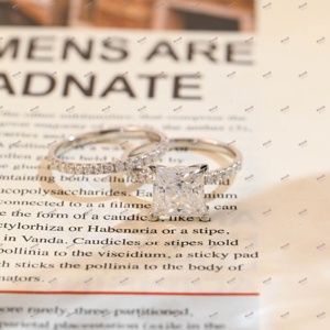 Princess Moissanite Solid Gold Half-Eternity Wedding Band Juego de anillos a juego para mujeres - Product Image 2