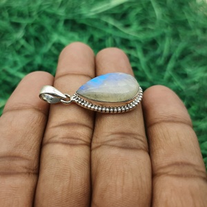 Colgante de Plata de Ley 925 con piedra lunar arcoíris ovalada natural, joyería de piedras preciosas hechas a mano, colgante de joyería fina y collar de dijes - Product Image 4