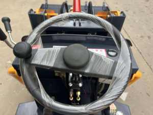 Mini-chargeuse agricole articulée compacte de 4 tonnes avec godet pour travaux agricoles - Product Image 4