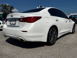 Infiniti Q50 Hybrid Premium 2014, berline 4 portes d'occasion, sièges en cuir, caméra arrière, conduite à gauche, phares à LED, toit ouvrant - Product Image 3