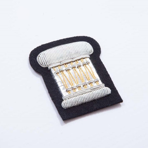 Badges en fil de lingot brodés à la main durables avec personnalisation pour les tenues de cérémonie vestes de manteaux formels et vêtements d'uniforme - Product Image 6