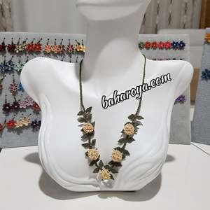 İğne Oyası Tomurcuk Gül Kolye Krem Collar de moda con diseño intrincado - Product Image 1