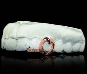 Grillz à double fenêtre personnalisé en or 14K avec capuchon à 2 dents Bijoux de piercing fin à face ouverte avec pierre de moissanite - Product Image 3