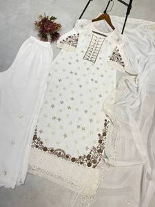 Haut brodé élégant de créateur traditionnel avec paillettes détaillant des vêtements de fête ethniques tendance jumelé avec un pantalon et Dupatta - Product Image 4