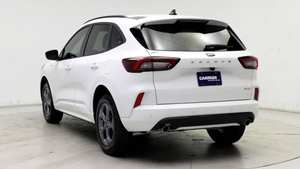 Ford Escape 2023 avec boîte de vitesses automatique sièges en cuir caméra arrière R17 galerie de toit en alliage intérieur foncé camion d'occasion à essence - Product Image 3