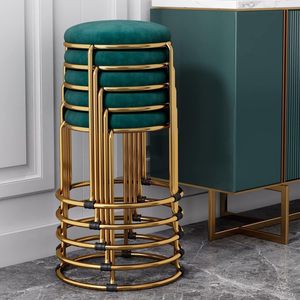 Tabouret de bar rond en velours de 18 pouces pour la cuisine et la maison Chaise empilable élégante avec cadre en métal doré Chaise haute pour adultes - Product Image 4