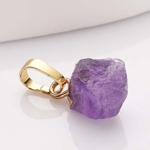 Pendentif tendance 2025 en forme de pointe avec pierres précieuses mélangées, environ 10 à 15 mm. Chaînes de fiançailles vintage plaquées or et argent faites à la main avec sertissage de pierres - Product Image 2