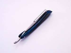 Rasoir de barbier à lame droite en acier inoxydable personnalisable avec manche en bois Pakka disponible - Product Image 6