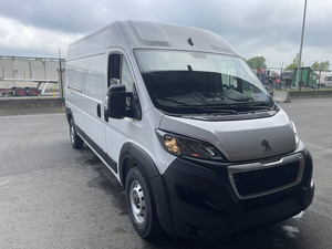 Casi nuevo 2025 Peugeot Boxer Cargo L3H2 FWD 2.2L Pumaa Diesel 6 velocidades MT 140bhp - Product Image 2