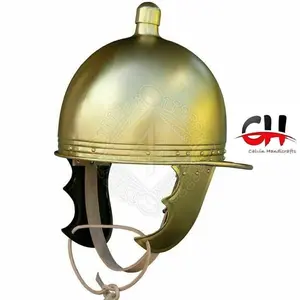 中世の18ゲージスチールローマモンテフォルテノヘルメットナイトヘルメット。