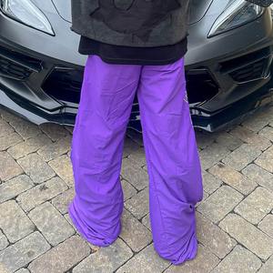 Pantalons de survêtement à jambes larges avec logo brodé personnalisé de haute qualité pour hommes, coupe ample et décontractée, pantalons de survêtement en nylon avec strass - Product Image 6