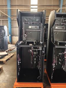 Gabinete de Control Electrónico Personalizado para Integración de Servidor o Quiosco, Precableado con Ventilación, Marca y Modelo Personalizados - Product Image 3