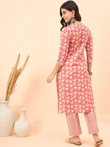 เสื้อคลุมผ้าฝ้ายแท้คอวีพิมพ์ลายชนเผ่าสีชมพูและสีขาวพร้อมกางเกงสำหรับผู้หญิง - Product Image 3