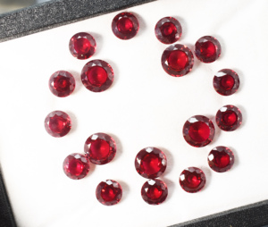 พลอยเพชรเจียระไนทรงกลมสีแดงเข้มขนาด3มม. 4มม. 5มม. 6มม. พลอยทับทิมแดงแบบหลวมสำหรับเครื่องประดับ - Product Image 3