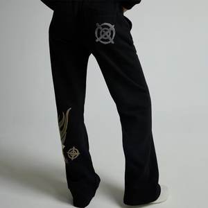 Nuevo Conjunto Deportivo de Chándal Negro con Logotipo de Pedrería Personalizado para Mujer, Transpirable, Estilo Urbano, para Actividades al Aire Libre - Product Image 5