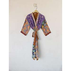 Robe Kimono en soie de luxe pour femmes Robe de nuit Sari en soie recyclée indienne Robe de nuit Sari en soie Peignoir Vêtements de nuit Kimono ouvert pour elle - Product Image 1