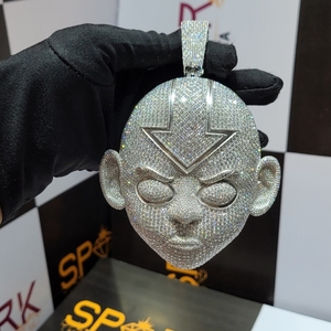 Pendentif diamant pavé de luxe avec chaîne délicate Parfait pour les cadeaux ou les occasions spéciales Accents de cristal et design romantique - Product Image 2