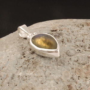 Pendentif élégant en argent sterling 925 de haute qualité, pendentif fin en labradorite de feu bleu poli et lisse, cadeau de bijoux - Product Image 3