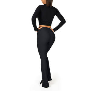 Ensemble de yoga pour femmes à la mode Ensemble legging évasé push-up à taille croisée Logo personnalisé Ensembles de fitness et yoga élégants - Product Image 2