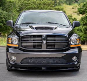 Vehículo Usado a Precio Accesible - Volante a la Izquierda |   Dodge Ram SRT-10 Quad Cab Night Runner 2006 con 2200 millas de kilometraje - Product Image 1
