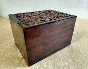 Urna de madera tallada a mano para cenizas humanas o de mascotas Recuerdo de entierro elegante para decoración del hogar de lujo y regalos reflexivos - Product Image 5