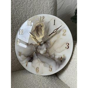 Horloge murale décorative en résine avec des couleurs dégradées au coucher du soleil, parfaite pour les espaces de vie confortables ou les vibrations sereines de la maison - Product Image 1