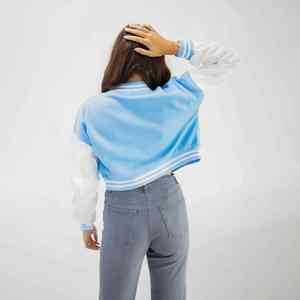 OEM venta al por mayor de chaquetas universitarias de béisbol para mujer con logotipo personalizado hombro caído de gran tamaño recortado sólido polar de punto transpirable - Product Image 5