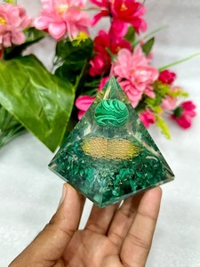 Vente en gros Malachite Nubien Pyramide Énergie Équilibrage Orgone Sphère pour Reiki Méditation Feng Shui Orgonite Pyramide Énergie - Product Image 3