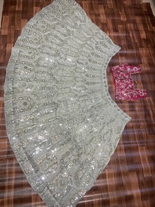 Diseñador de Bollywood Lehenga High on Demand Faux Georgette Lehenga elegante para mujeres Colección de ropa de fiesta de ropa India - Product Image 4