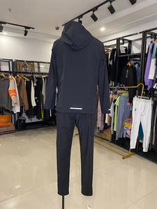 Vente en gros Survêtement surdimensionné Pantalon de survêtement ample en nylon Ensemble jogging Survêtement en nylon coupe-vent réfléchissant pour hommes - Product Image 4