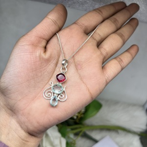 Pendentif en péridot et grenat naturel pour son cadeau d'anniversaire-Pendentif oxydé en argent sterling 925 pour maman-Pendentif à breloques en pierres multiples - Product Image 1