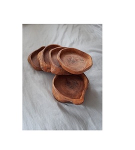 Posavasos de madera de grano rústico con diseño práctico hecho para proteger todo tipo de superficies de daños causados por bebidas - Product Image 5