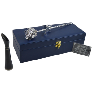 กุหลาบธรรมชาติสีเงินบริสุทธิ์พร้อมกล่องหนังและแจกันเคลือบสีดำสำหรับเป็นของขวัญวันครบรอบของขวัญวันวาเลนไทน์ของขวัญที่ดีที่สุดสำหรับคู่รัก - Product Image 1