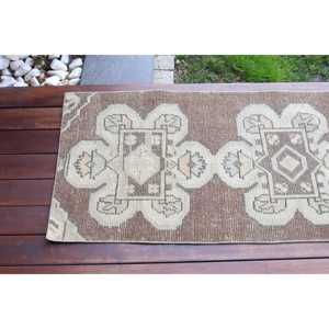 Alfombra turca vintage, alfombra de 1.8x3.3 pies, alfombra de lana marrón y blanca con motivos de plantas y árboles - Product Image 3