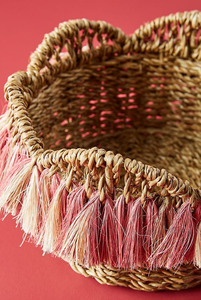 Charmant panier de rangement écologique en jonc de mer avec décor à franges colorées fabriqué au Vietnam avec SISU - Product Image 2