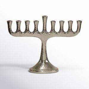 Menorah contemporaine en aluminium de qualité supérieure, porte-bougie artistique alliant tradition et design moderne - Product Image 1