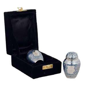 Urne funéraire en métal avec finition florale pour cendres humaines ou d'animaux domestiques Petite urne funéraire souvenir pour animaux de compagnie avec boîte en velours bleu - Product Image 3