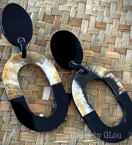 Boucles d'oreilles en corne de buffle à la mode Bijoux en corne naturelle à la mode, boucles d'oreilles fines faites à la main en vente bijoux en corne naturelle - Product Image 1